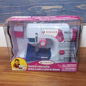 Singer Chainstitch Sewing Machine NIB